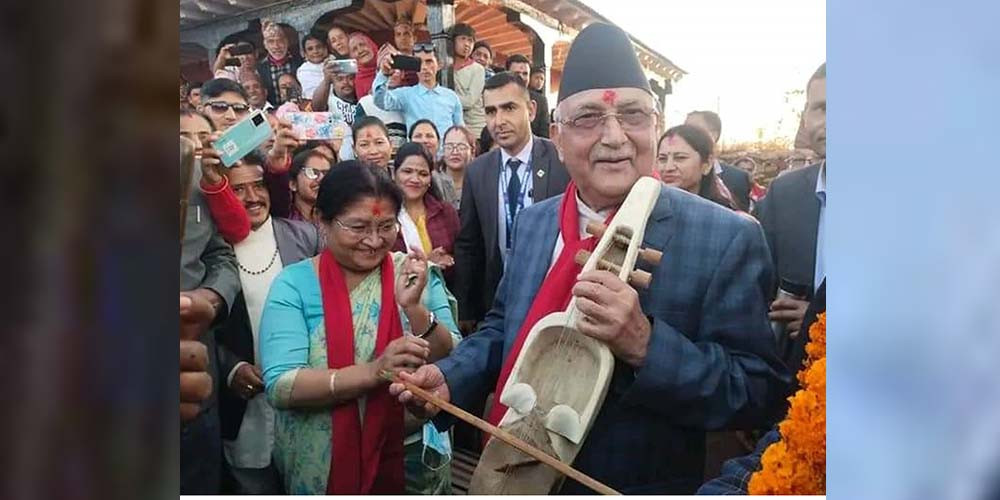 सारङ्गी रेट्दै एमालेका अध्यक्ष ओली